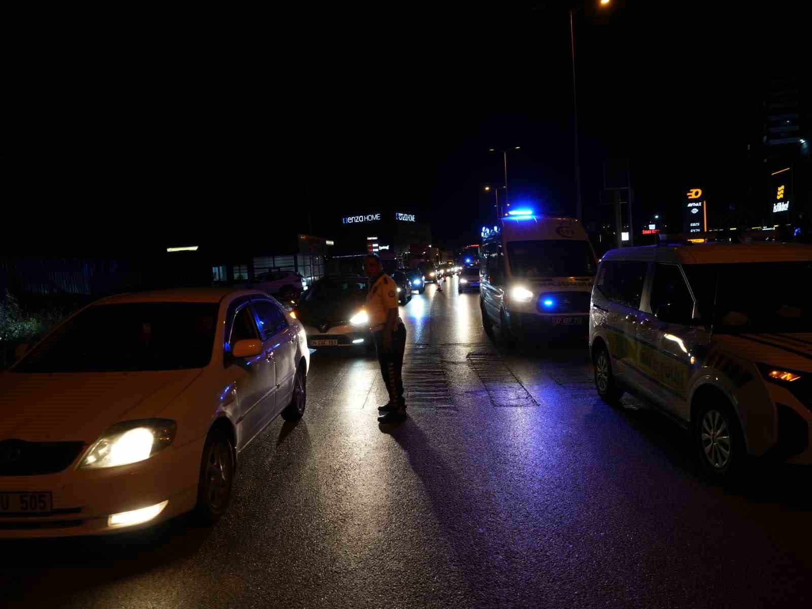 Kastamonu&rsquo;da can pazarı: Yaralıyı kurtarmaya &ccedil;alışanlara başka bir ara&ccedil; &ccedil;arptı : 6 yaralı