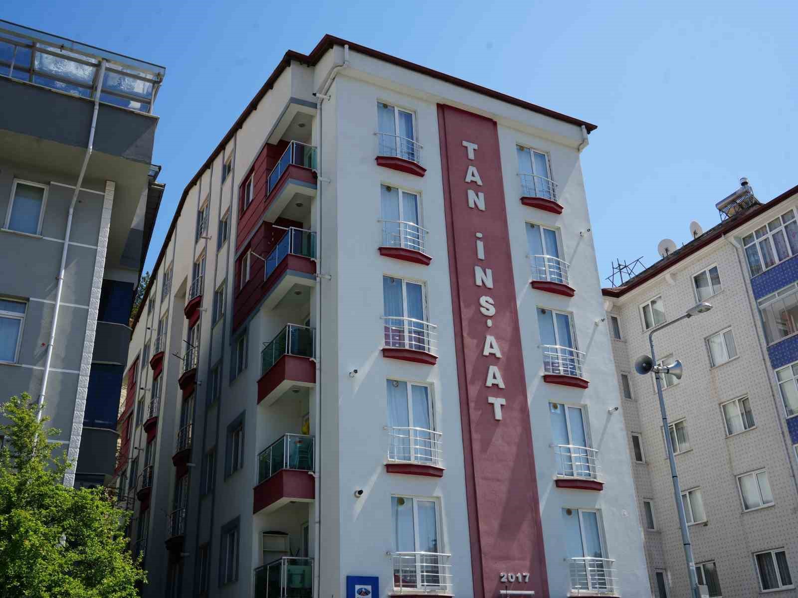 Hamile eşini &ouml;ld&uuml;r&uuml;p g&uuml;nlerce cesetle yaşayan şahsa ağırlaştırılmış m&uuml;ebbet hapis