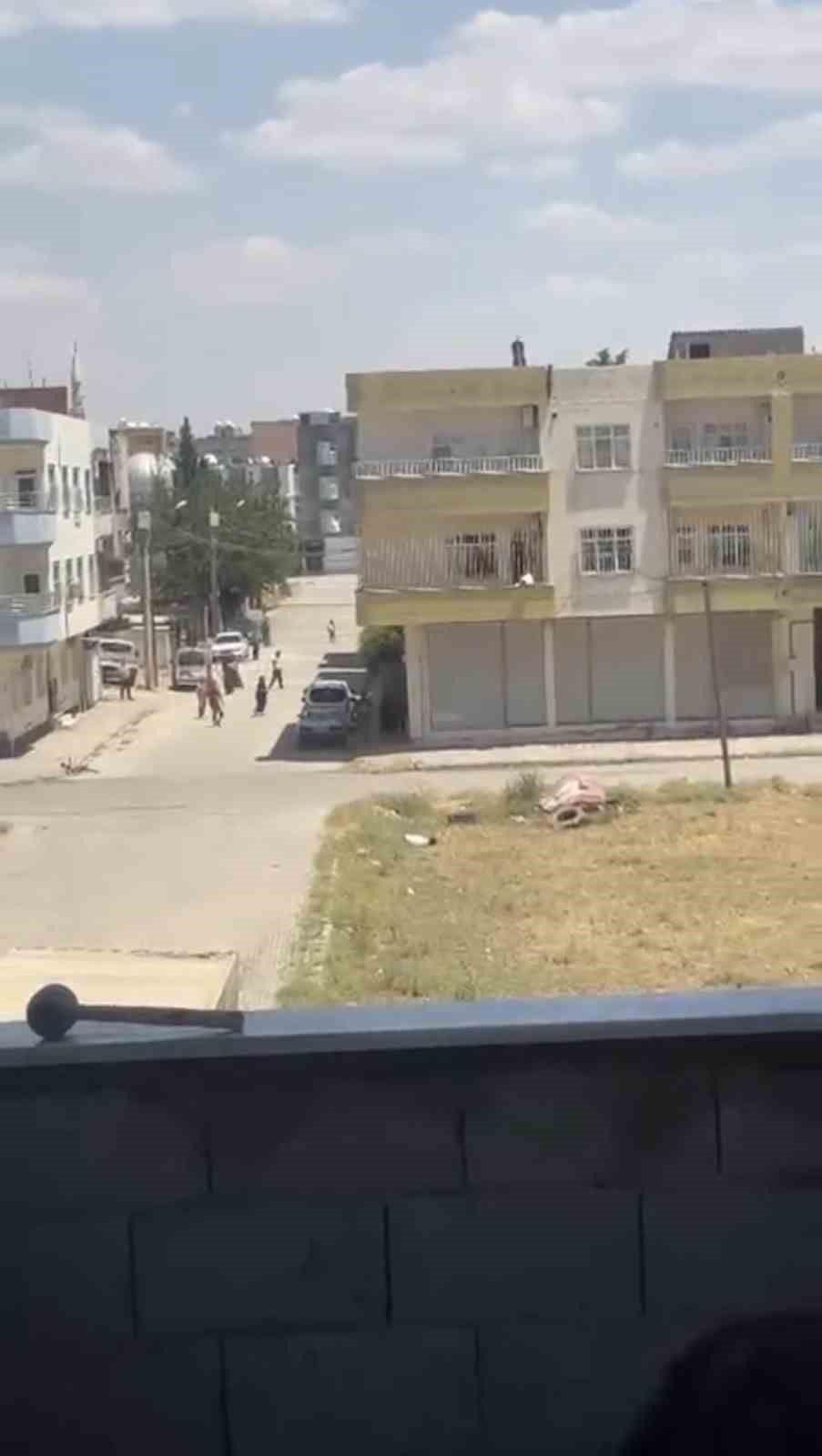 Mardin&rsquo;de 1 kişinin &ouml;ld&uuml;ğ&uuml; silahlı kavganın g&ouml;r&uuml;nt&uuml;leri ortaya &ccedil;ıktı