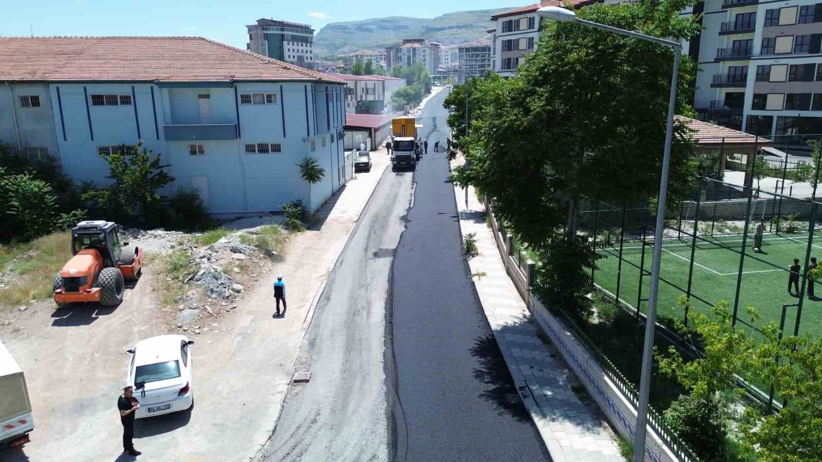 Battalgazi Belediyesi&rsquo;nden Sel&ccedil;uklu&rsquo;da asfalt &ccedil;alışması