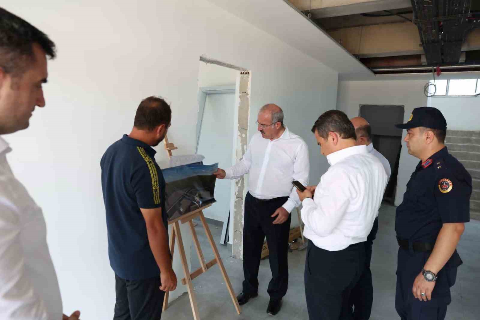 Vali &Ouml;mer Toraman Etili K&ouml;y&uuml;&rsquo;nde vatandaşlarla bir araya geldi
