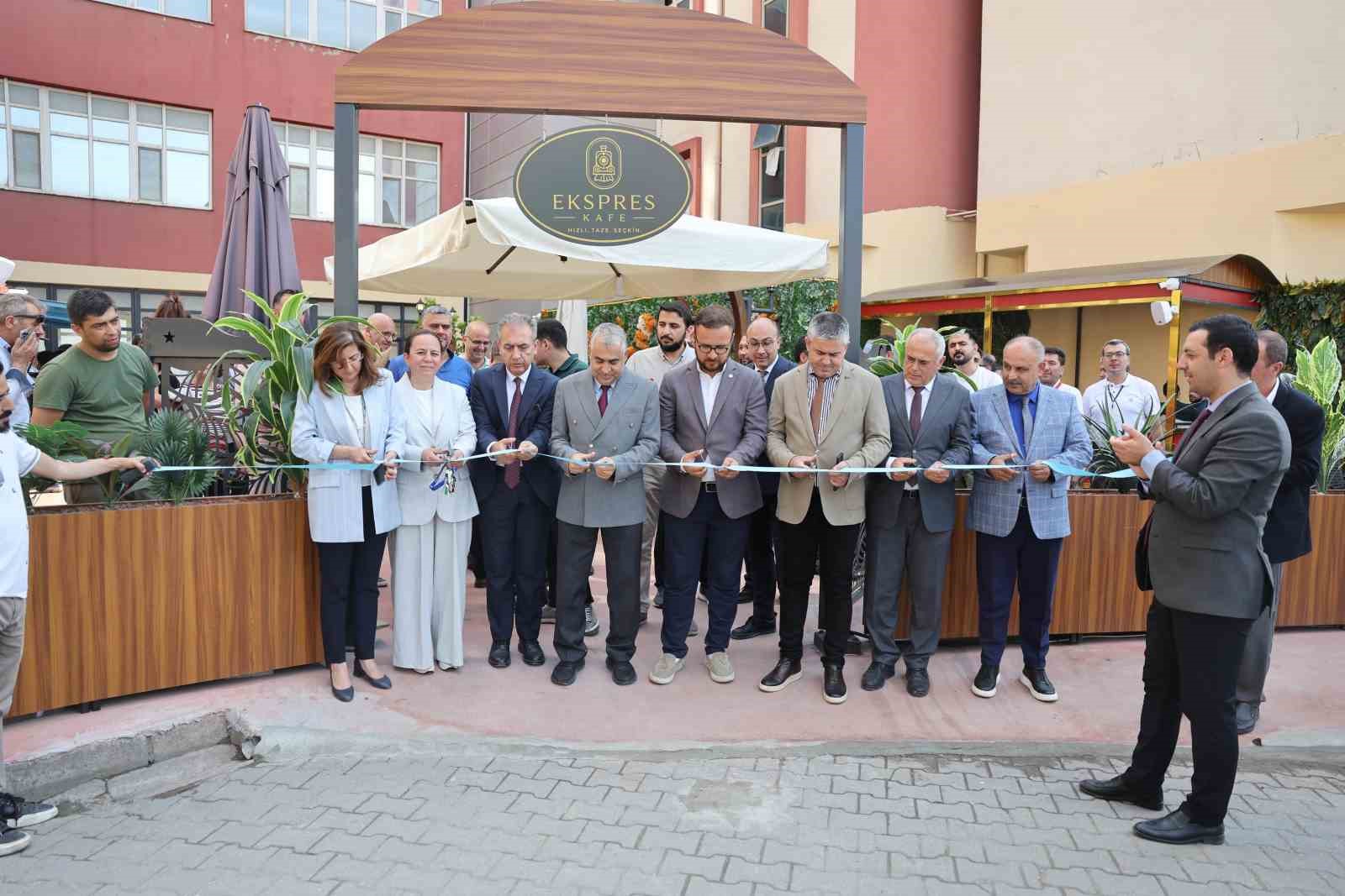 AD&Uuml; Rekt&ouml;r&uuml; Kent, devam eden &ccedil;alışmaları inceledi