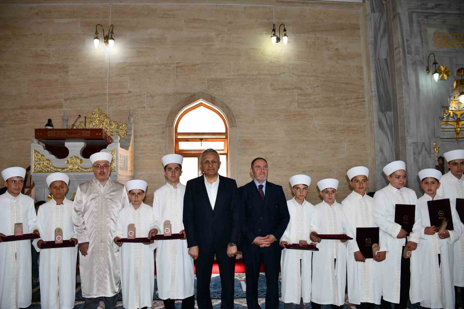 Vezirk&ouml;pr&uuml;&rsquo;de 23 hafız i&ccedil;in icazet t&ouml;reni