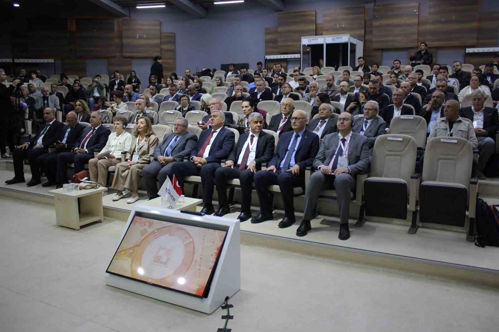 Uluslararası Kanatlı &Uuml;retiminde Dijitalleşme ve Sağlık Kongresi tamamlandı