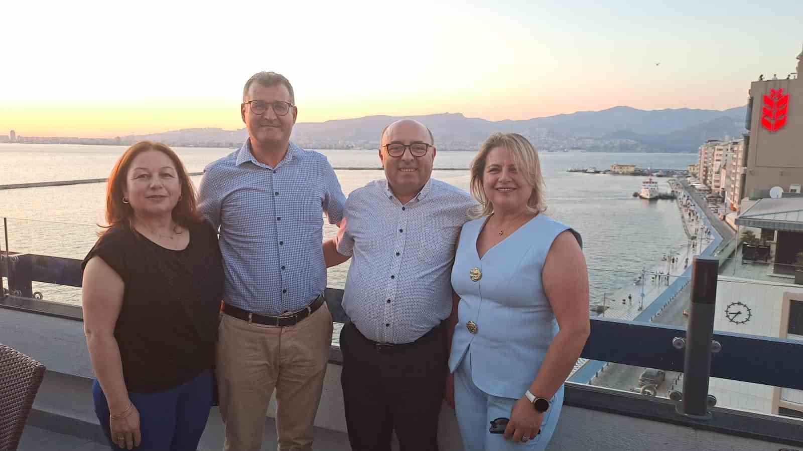 İzmir&rsquo;de 34 yıllık &ouml;ğretmene duygusal veda