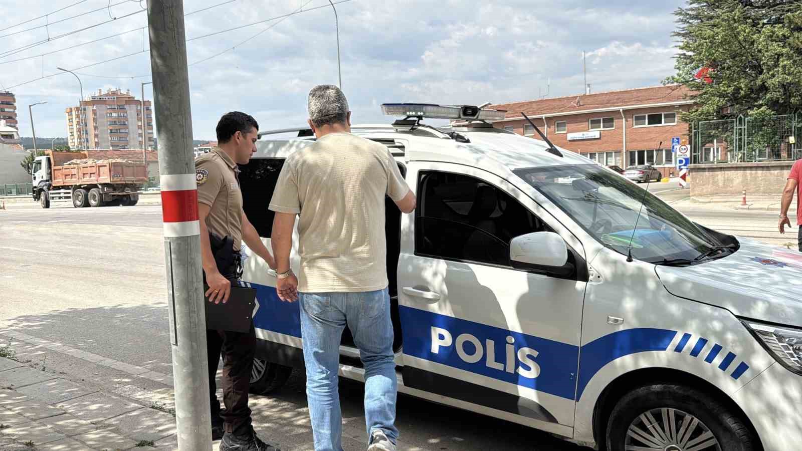 Kalabak su kamyonunun &ccedil;arptığı 9 yaşındaki &ccedil;ocuk ağır yaralandı