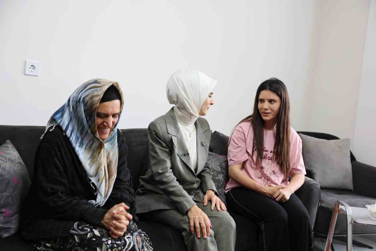 Engelli kardeşlerine &ouml;mr&uuml;n&uuml; adayan &Ccedil;ilem&rsquo;e ev tapusu teslim edildi