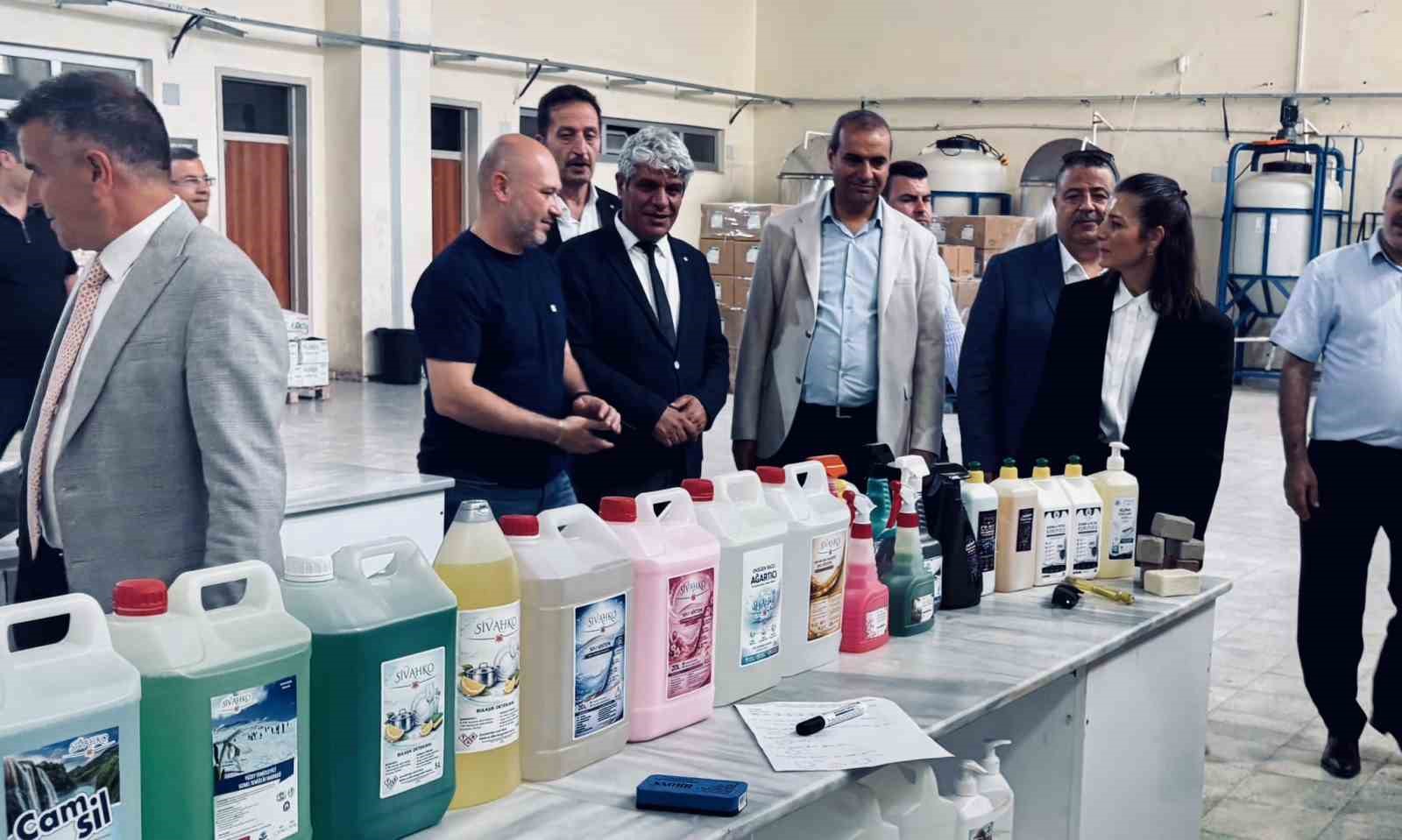 MEB Genel Müdürü Durna, okul saldırısından etkilenen öğrenci ve öğretmenleri ziyaret etti