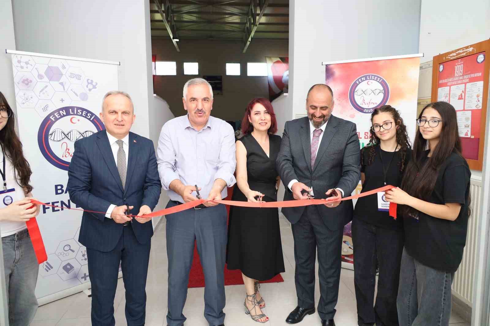 Bafra Fen Lisesi&rsquo;nde sanat r&uuml;zgarı: 106 eser sergilendi
