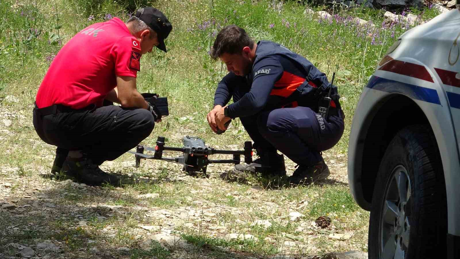 Sosyal medyadan g&ouml;r&uuml;p merak ettikleri Kral Havuzu yolunda kayboldular