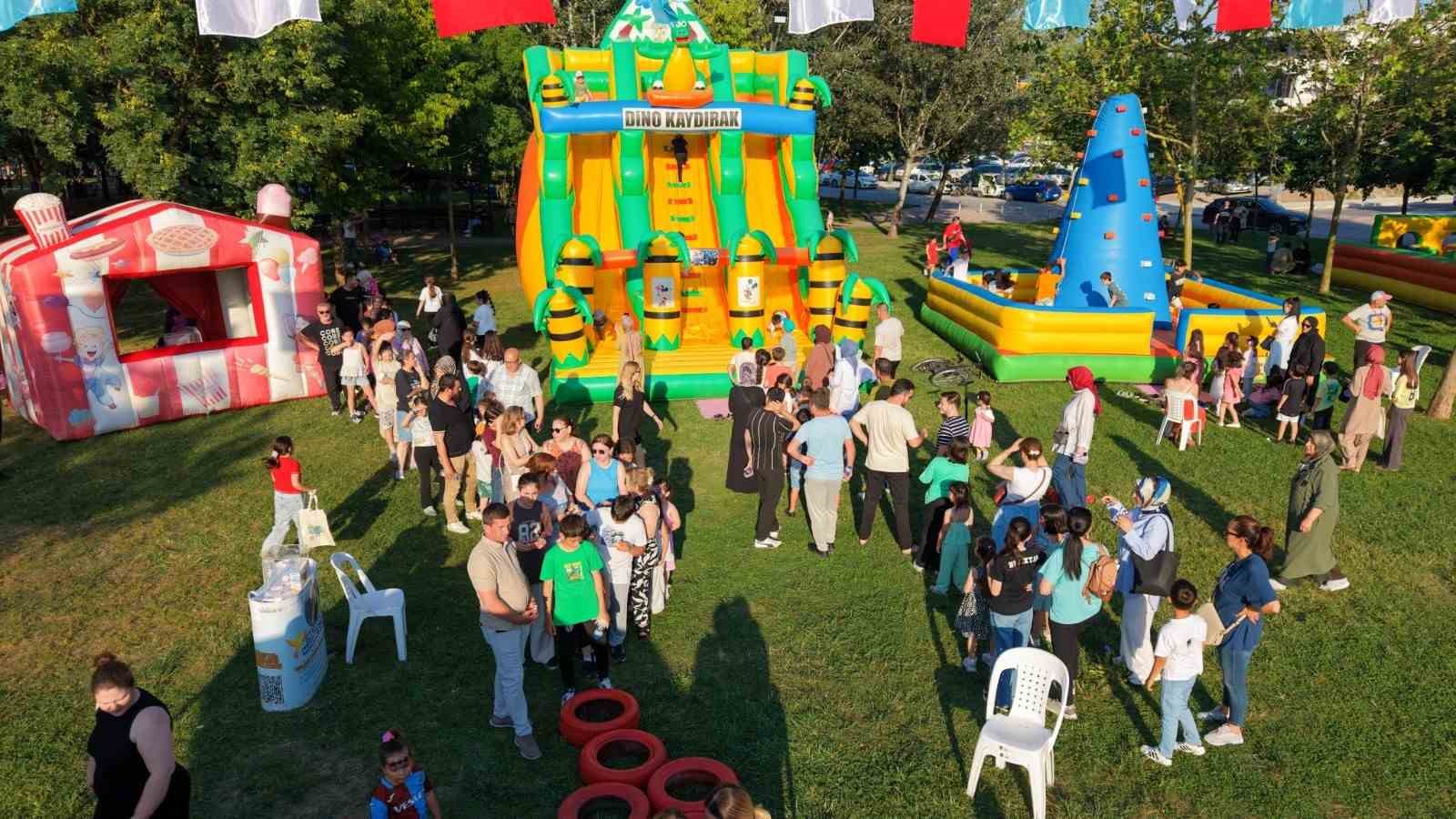 Anadolu Retro&rsquo;dan Barış Man&ccedil;o şarkılarıyla konser coşkusu