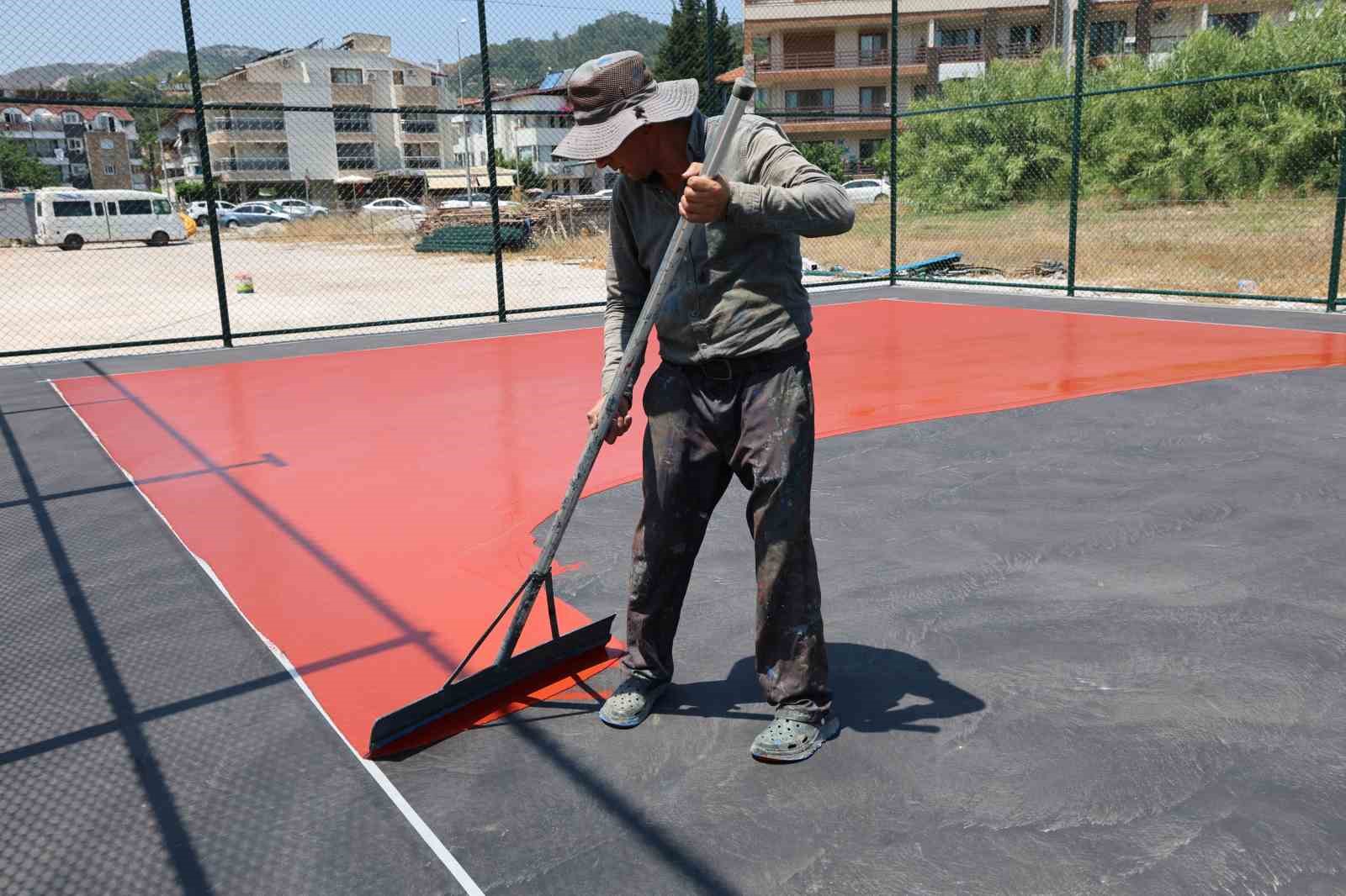Marmaris&rsquo;te beş mahalleye spor yatırımı