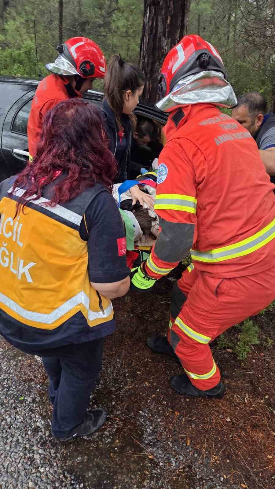Kontrolden &ccedil;ıkan otomobil ormanlık alana u&ccedil;tu: 1 yaralı