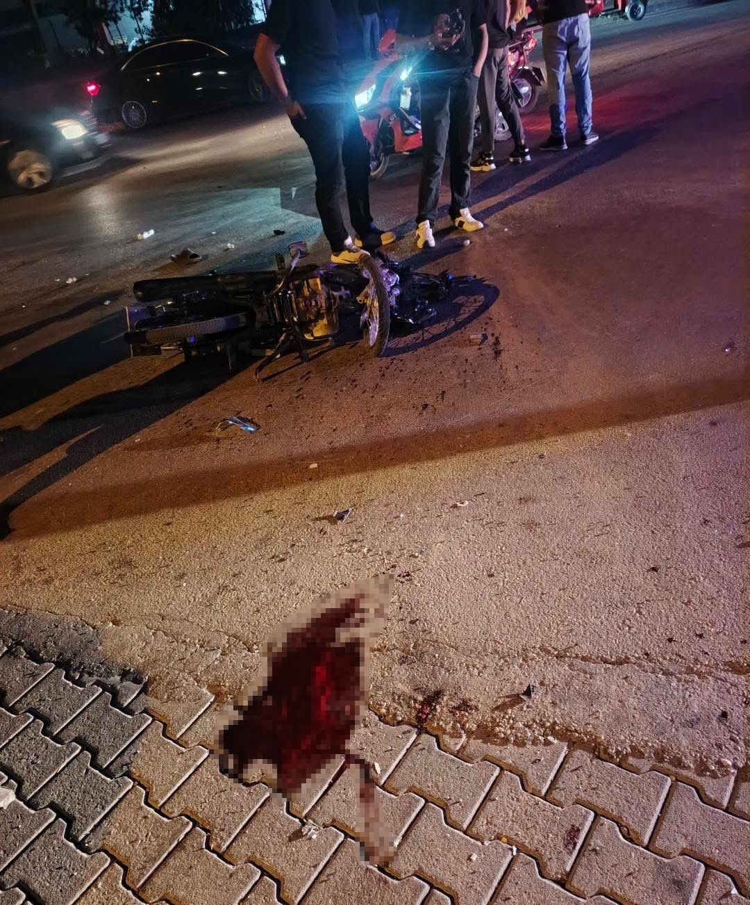 Adana&rsquo;da otomobil ile motosiklet &ccedil;arpıştı: 1 &ouml;l&uuml;, 1 ağır yaralı