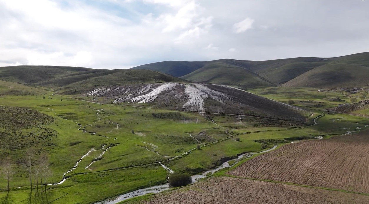 Yılda sadece bir ay akıyor: Ağ Nene&rsquo;nin gizemli suyu yeniden uyandı