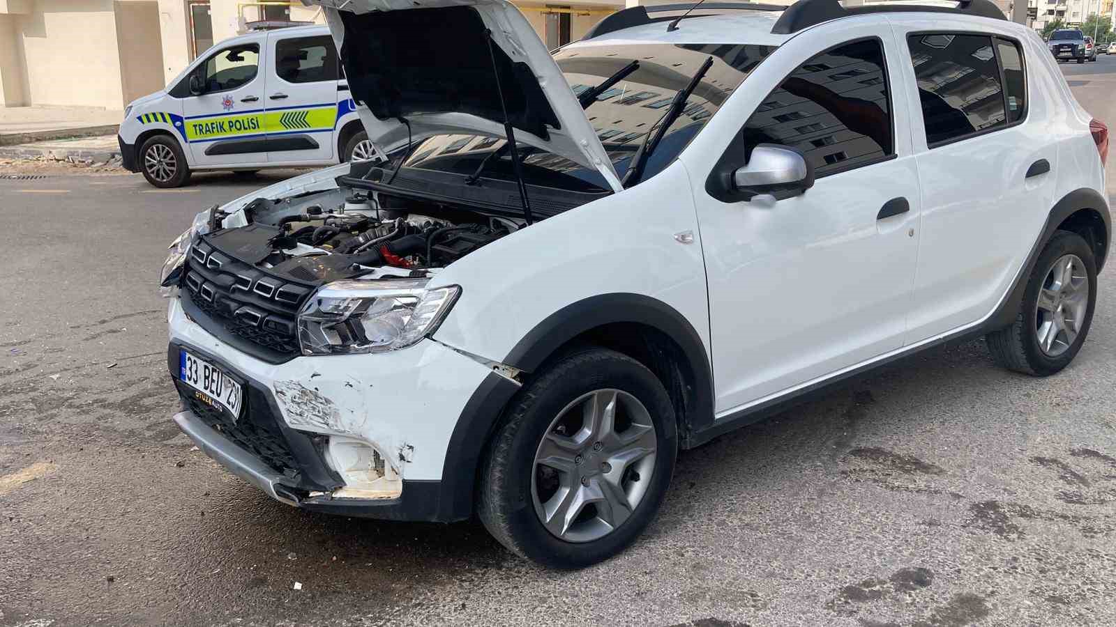 Mersin&rsquo;de ara&ccedil;ların karıştığı kazada 2 yaralı