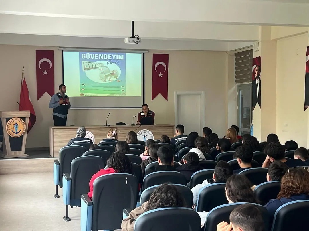 Sinop&rsquo;ta &ouml;ğrenciler siber tehlikelere karşı bilgilendirildi