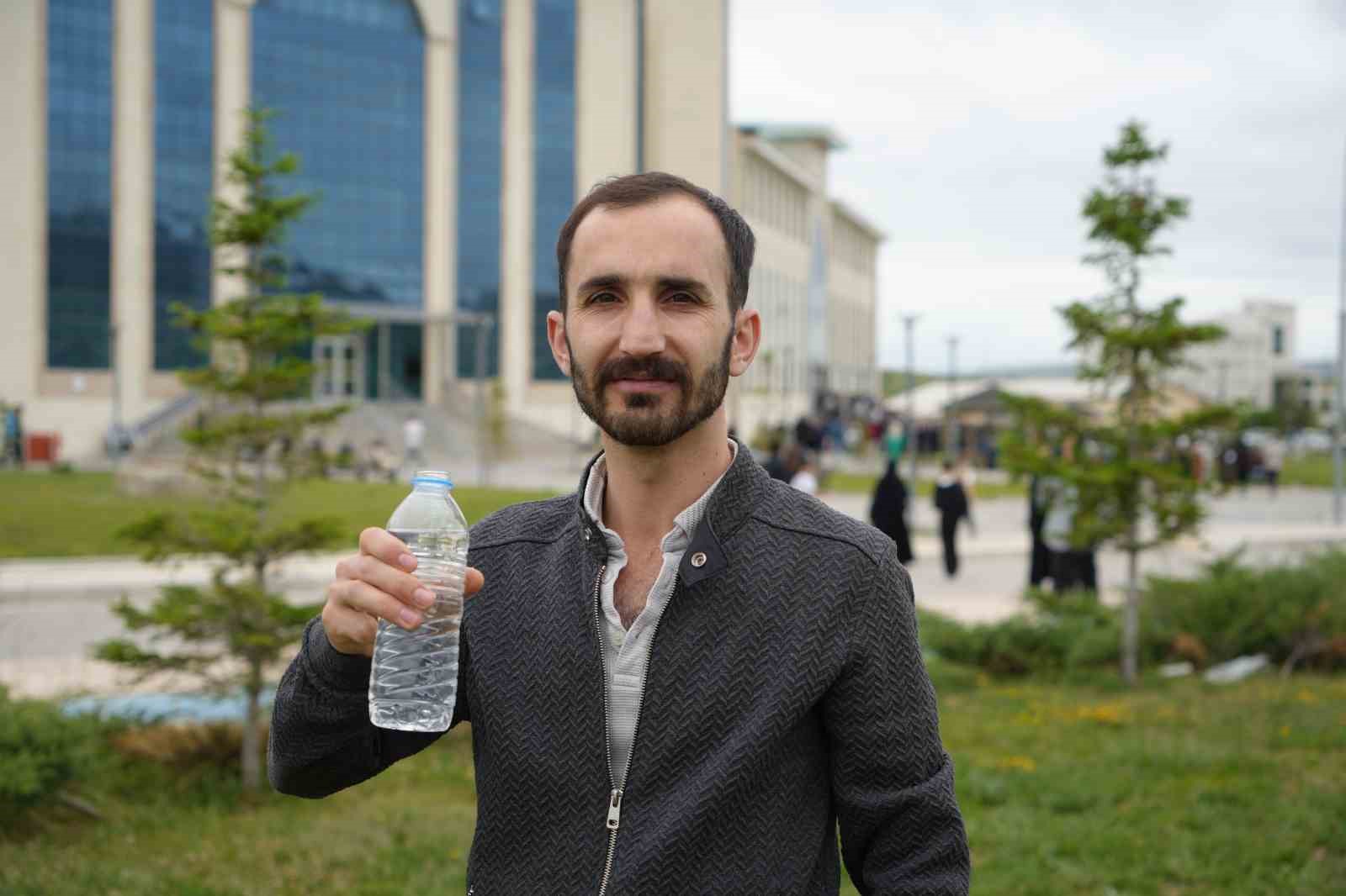 Bayburtlu gen&ccedil; AYT&rsquo;ye yine okunmuş suyla geldi: "Kerameti sadece suya bağlamamak lazım"