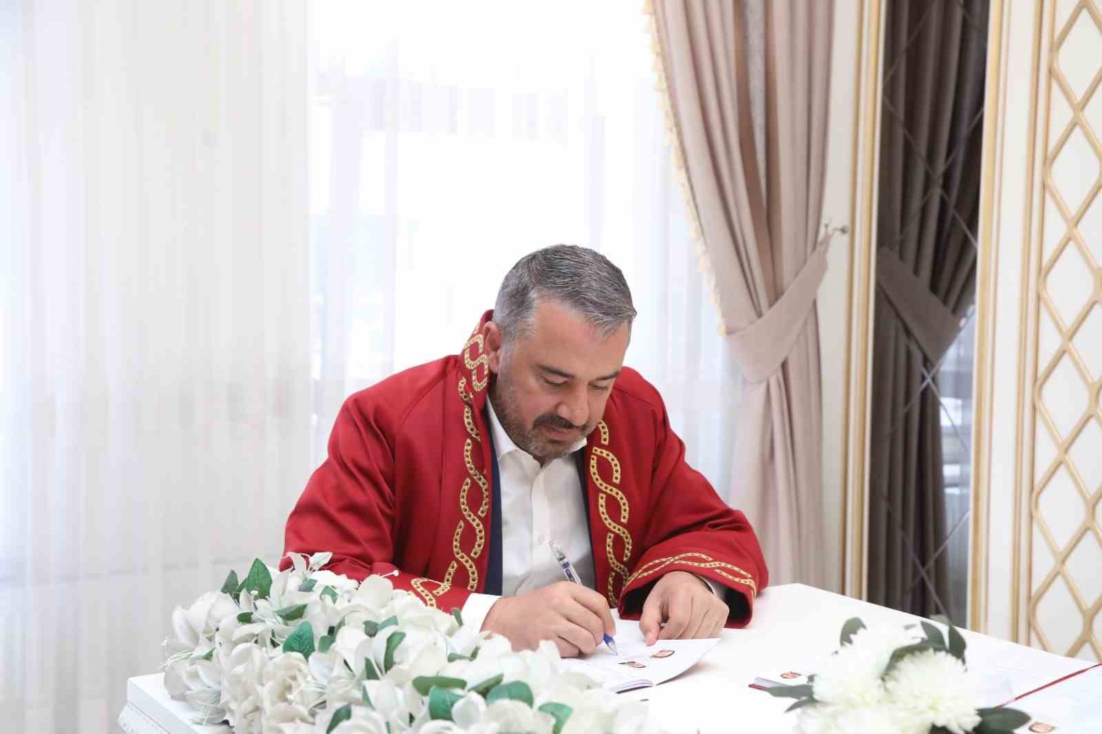 Belediyeden pop&uuml;ler tarihte nikah kıyan &ccedil;iftlere jest