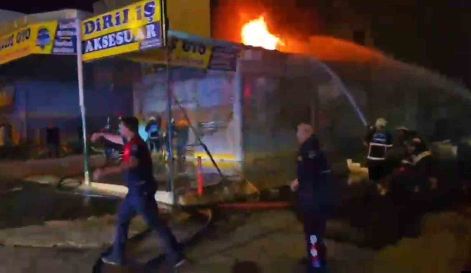 Şanlıurfa&rsquo;da iki iş yerinde &ccedil;ıkan yangın kontrol altına alındı