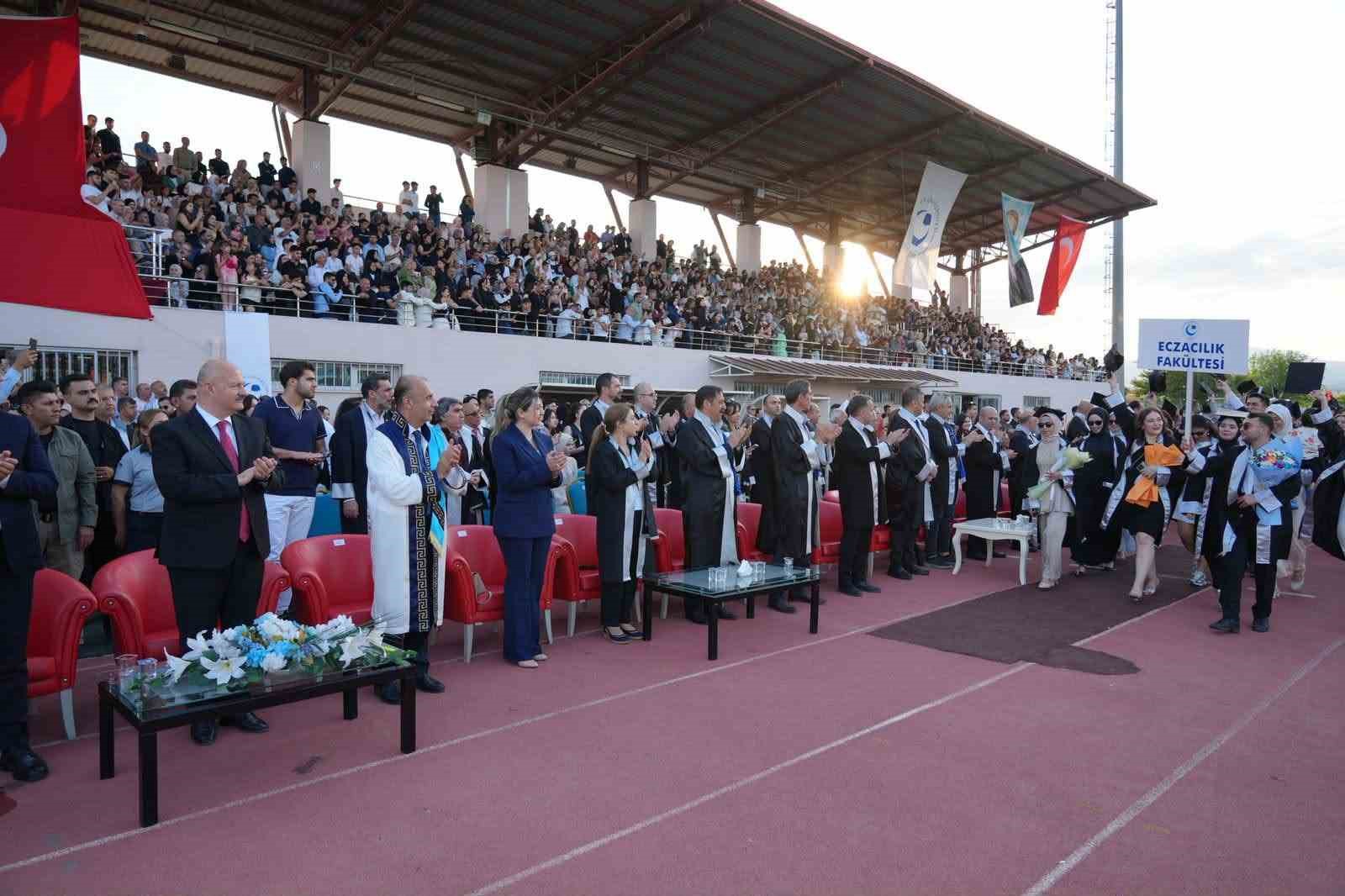 Adıyaman &Uuml;niversitesi&rsquo;nde mezuniyet coşkusu yaşandı
