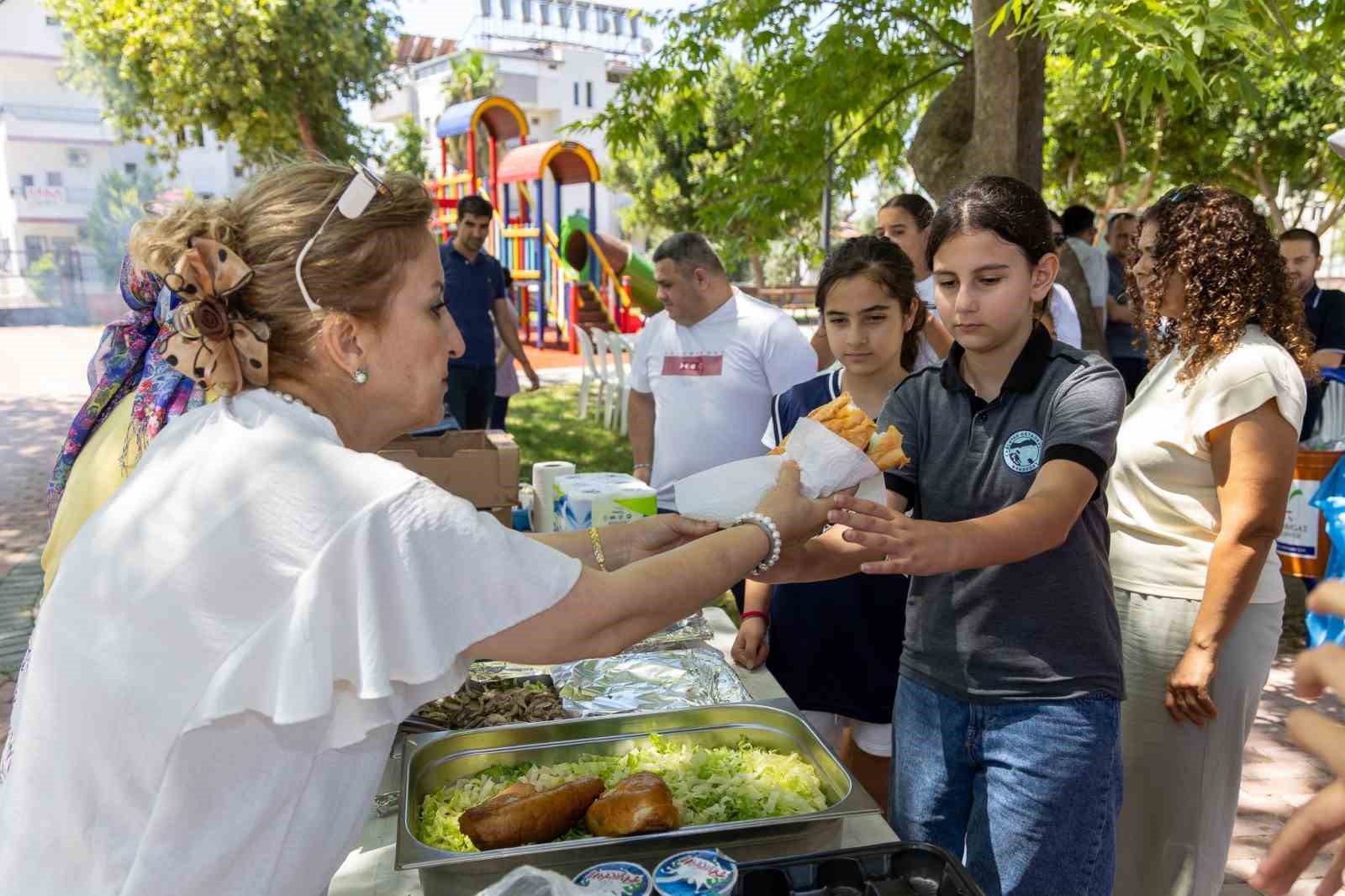 Manavgat&rsquo;ta yıl sonu şenliği: &Ccedil;ocuklar doyasıya eğlendi