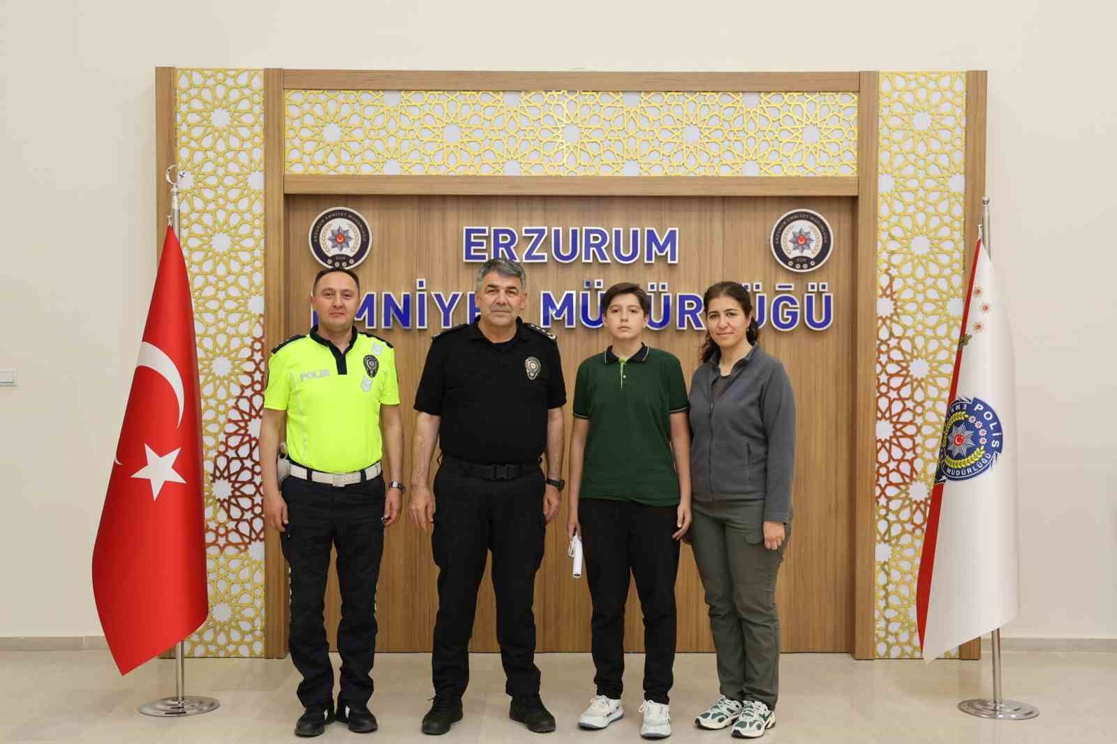 "Biz Bize Yeteriz" dediler, &ccedil;ocukların eğitimine g&ouml;n&uuml;ll&uuml; destek oldular
