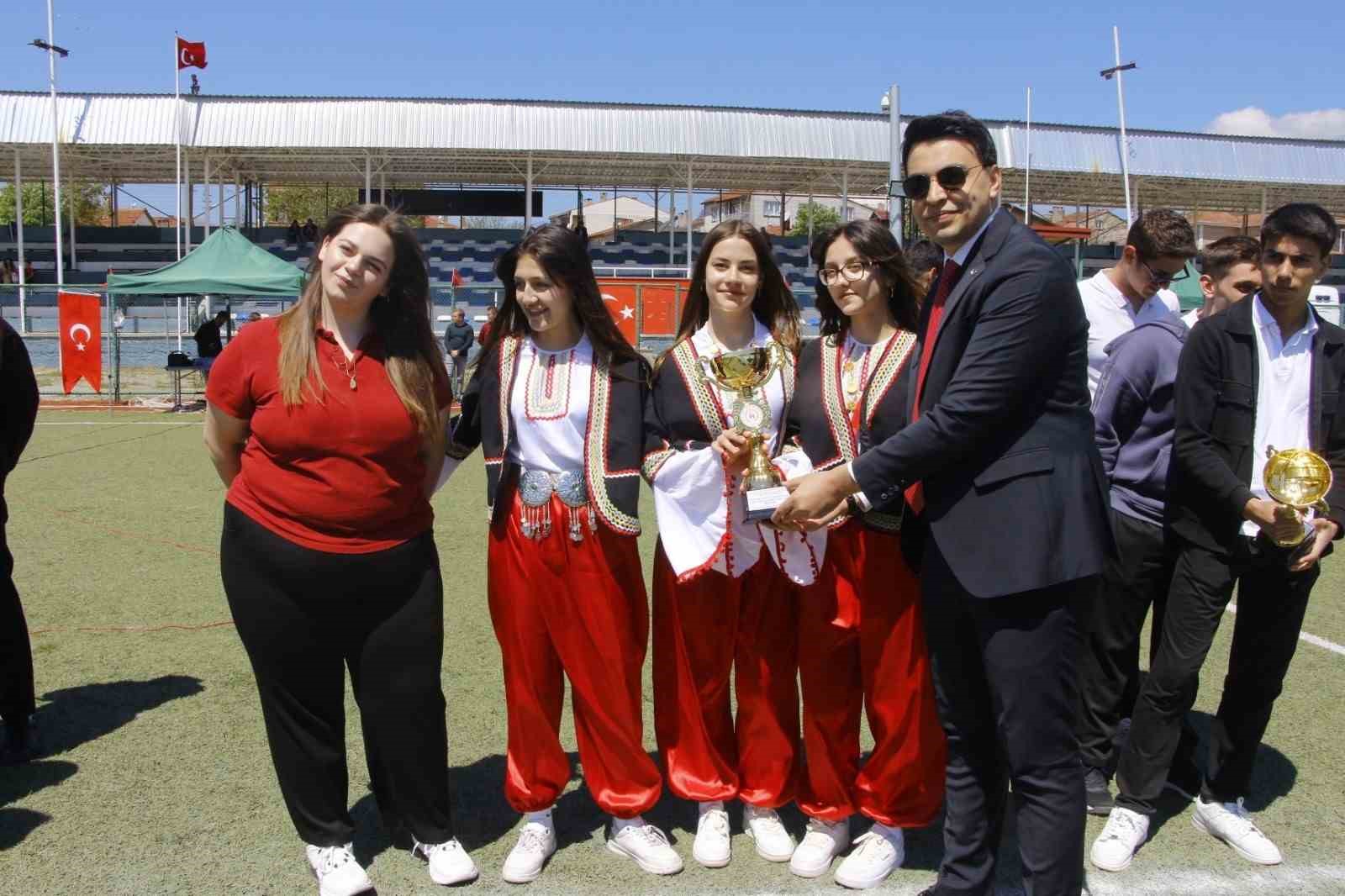 Bilecik&rsquo;te derece elde eden &ouml;ğrencilere kupa ve madalyaları verildi