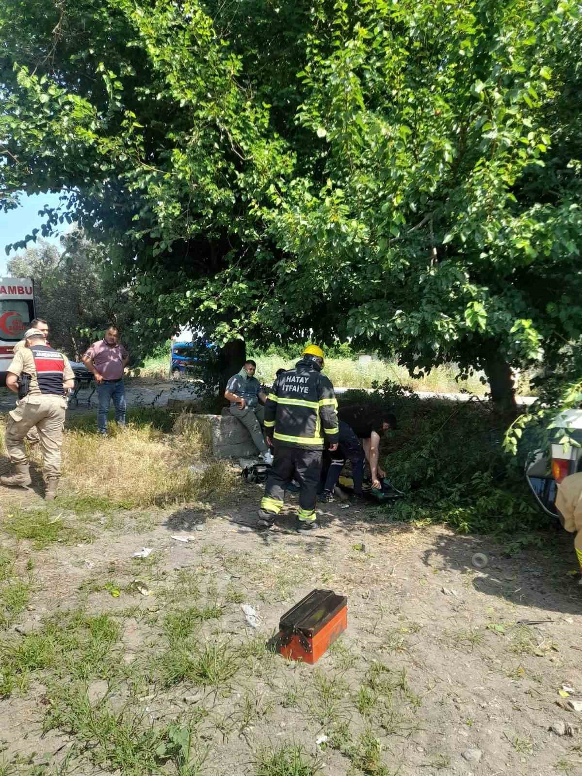 Erzin&rsquo;de otomobil takla attı: 3 yaralı