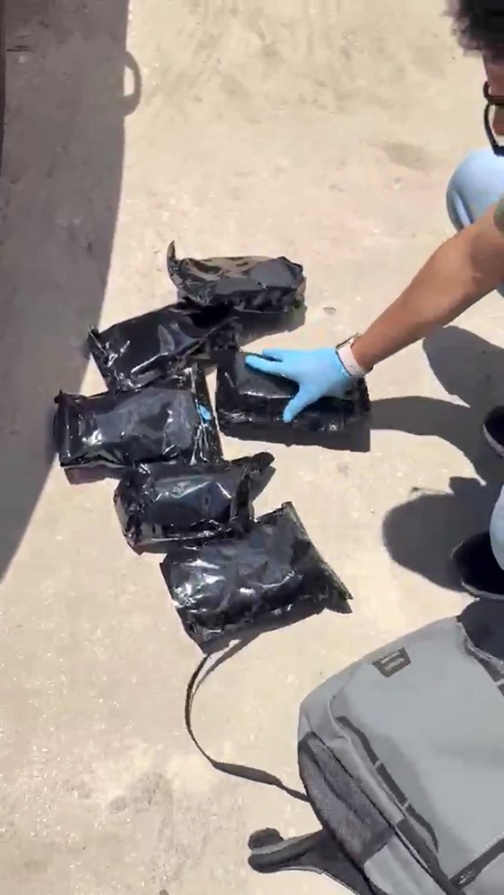 Konya polisinden uyuşturucu sevkiyatına darbe: 900 kilogram uyuşturucu &uuml;retilebilen ham madde ele ge&ccedil;irildi