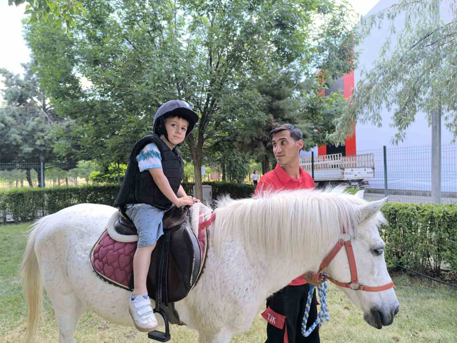 &Ouml;ğrenciler aileleriyle birlikte piknik yaptı