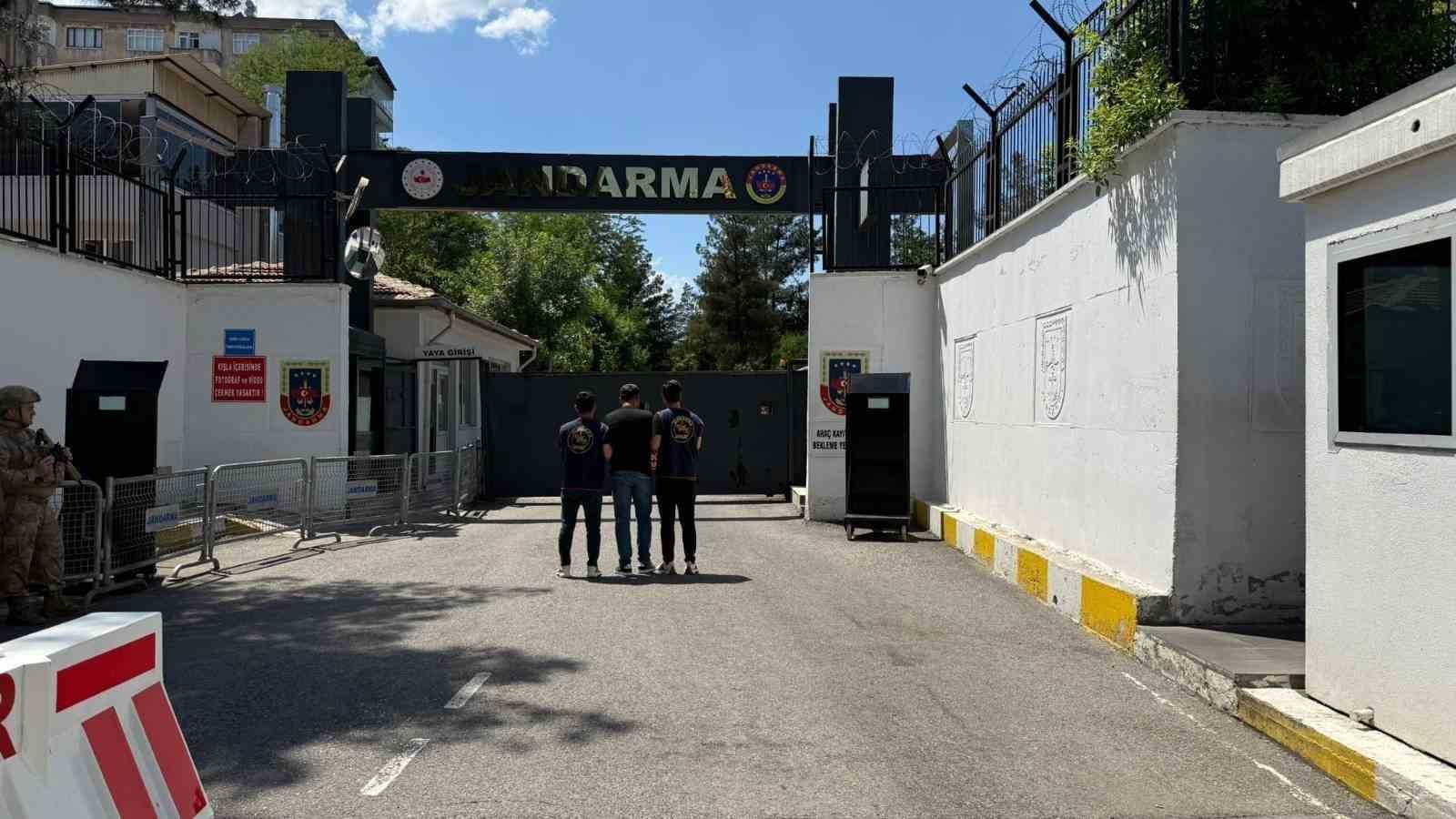 Diyarbakır&rsquo;da haklarında kesinleşmiş hapis cezası bulunan 24 şahıs yakalandı