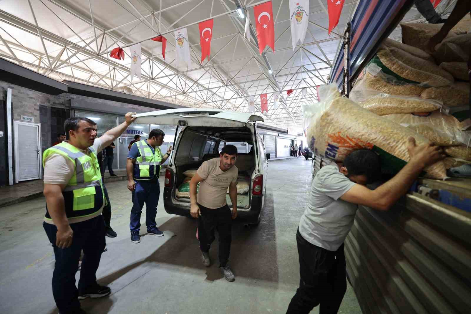 Denizli B&uuml;y&uuml;kşehir 6 bin 317 yetiştiriciye yem desteği sağladı
