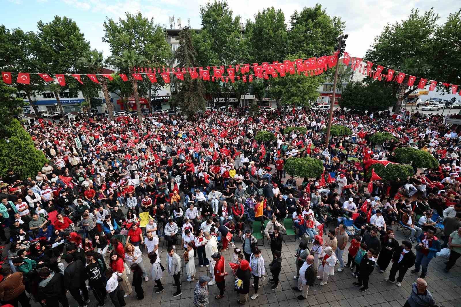 Milli heyecan iki noktada yaşanacak: B&uuml;y&uuml;kşehir&rsquo;den iki dev ekran