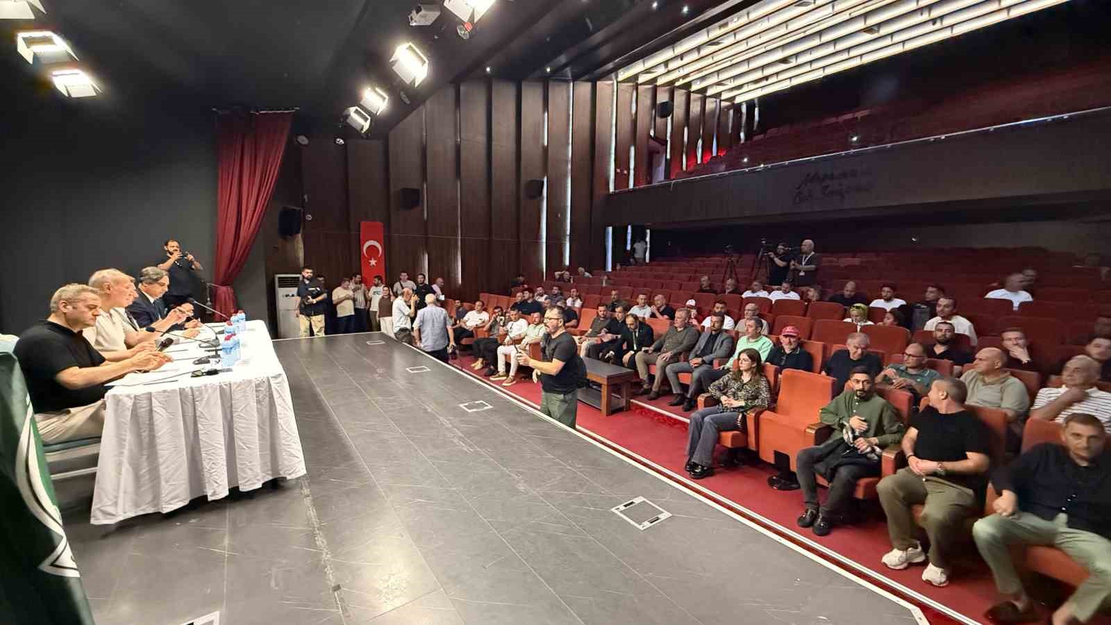 Sakaryaspor Başkanı Enes Zengin: "Yarım kalan hikayeyi baştan yazacağız"