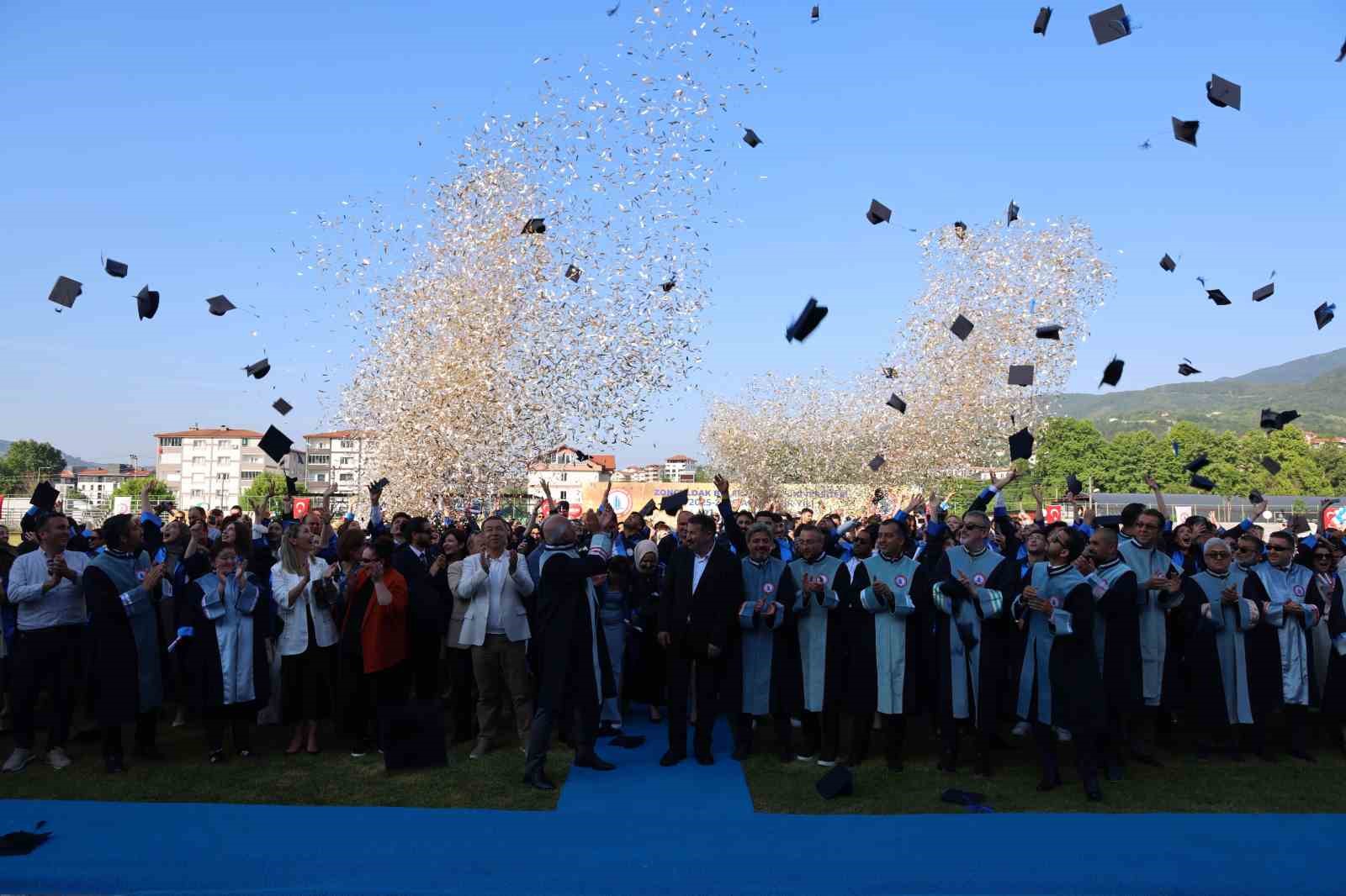 BEUN Devrek ve G&ouml;k&ccedil;ebey Kamp&uuml;sleri 2025-2026 Akademik Yılı Mezuniyet T&ouml;reni Gurur Dolu Anlara Sahne Oldu