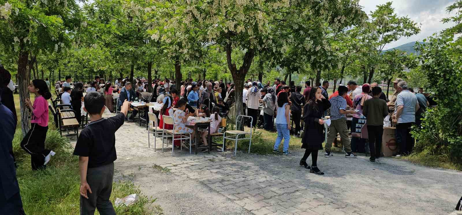 Hask&ouml;y&rsquo;de Gazze yararına hayır &ccedil;arşısı kuruldu