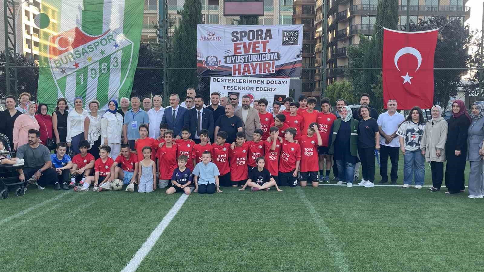 Anneler sahaya indi, bağımlılığa kırmızı kart g&ouml;sterdi