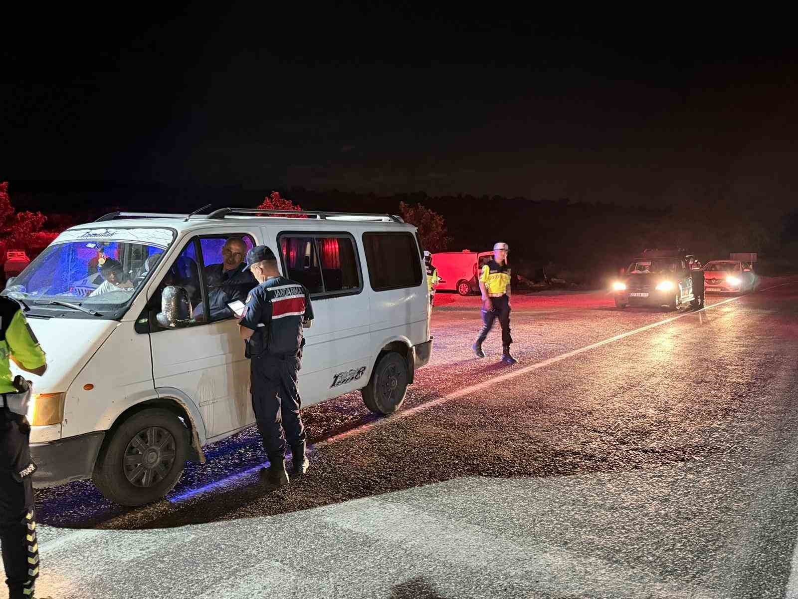 Jandarmadan huzur-güven uygulaması: 176 aranan şahıs yakalandı