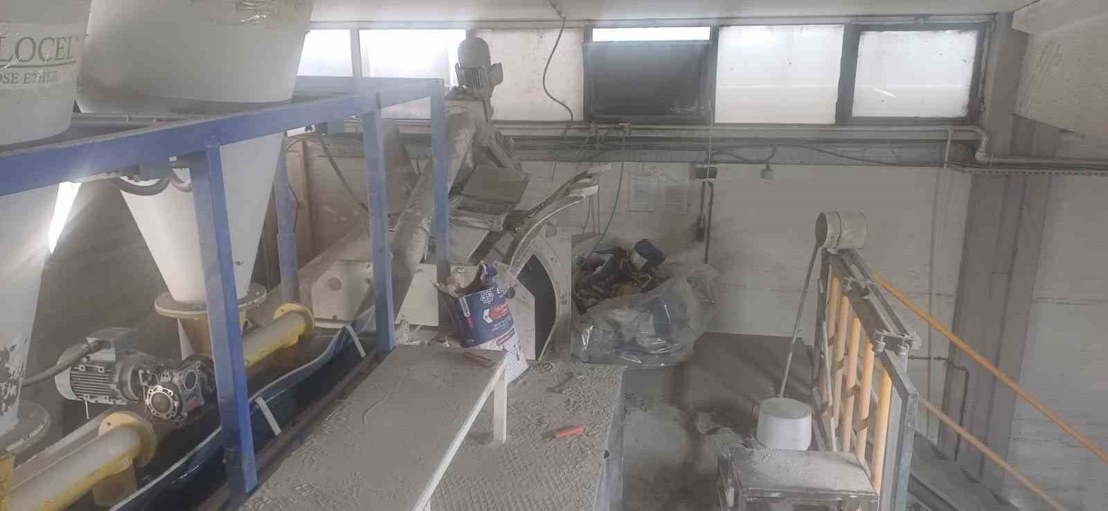 Bilecik&rsquo;te bir iş&ccedil;i elini mikser makinesine kaptırdı
