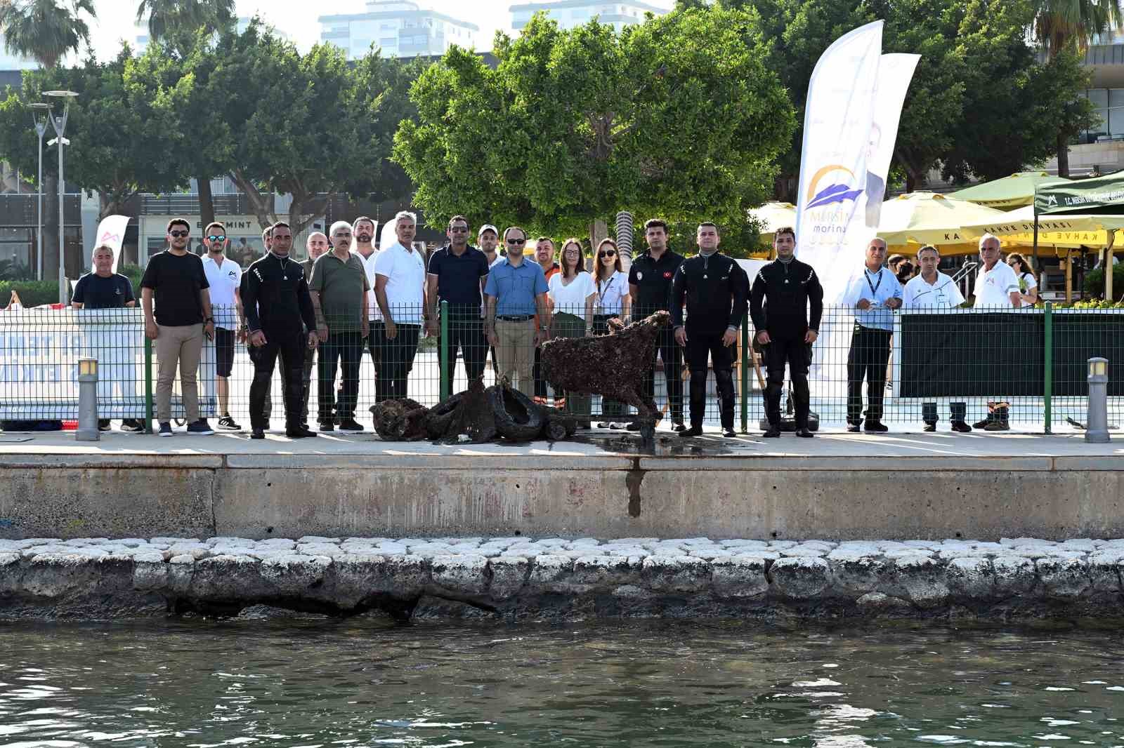 Mersin&rsquo;de deniz dibinden &ccedil;ıkan atıklar şaşırttı
