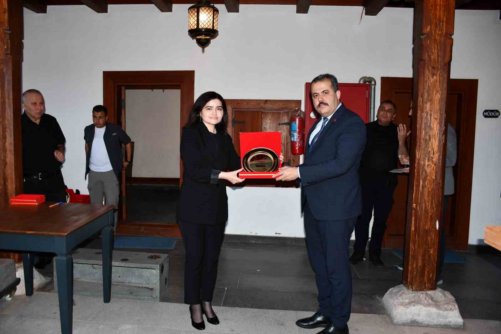 Vezirk&ouml;pr&uuml;&rsquo;de tayini &ccedil;ıkan hakim ve savcılara veda programı