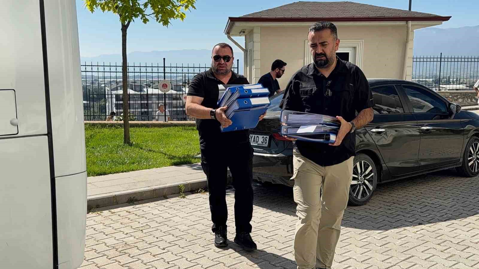 Helikopter ve &ouml;zel harekat destekli baskın sonrası 29 ş&uuml;pheli adliyeye getirildi