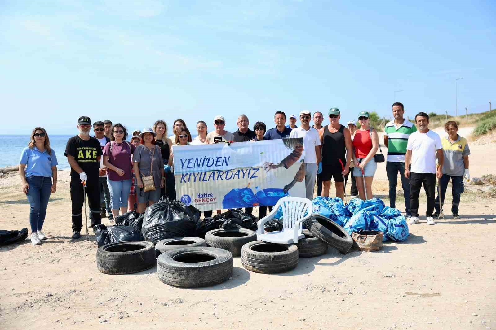 Didim’de minik tasarımcılar geri dönüşüm defilesiyle çevreye dikkat çekti