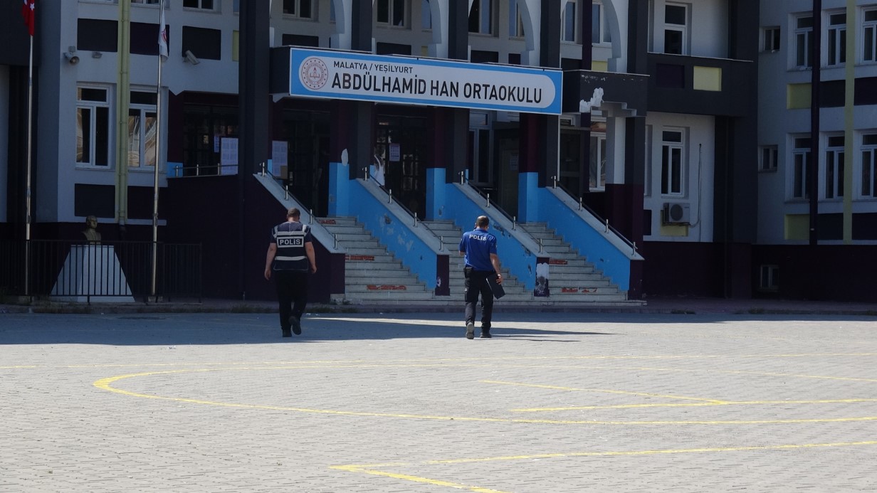 LGS maratonu sona erdi: Kimlğini unutan da oldu geç kalan da
