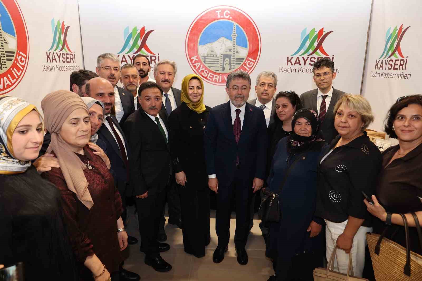 &Ccedil;arşı Melikgazi, bakan Yumaklı&rsquo;nın katılımıyla resmen a&ccedil;ıldı
