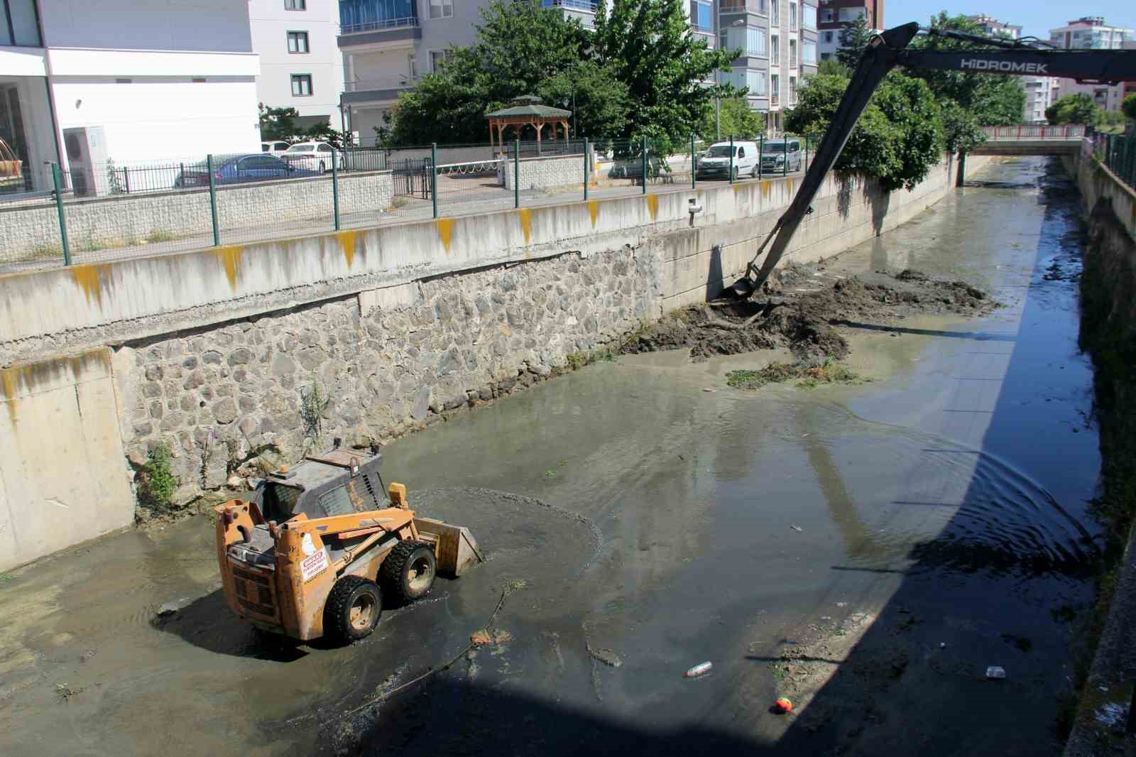 SASKİ&rsquo;den dere yataklarına neşter