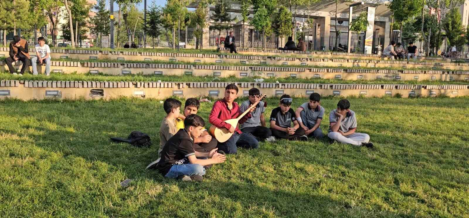 Muş&rsquo;ta yeni Bir Aşık Veysel doğuyor