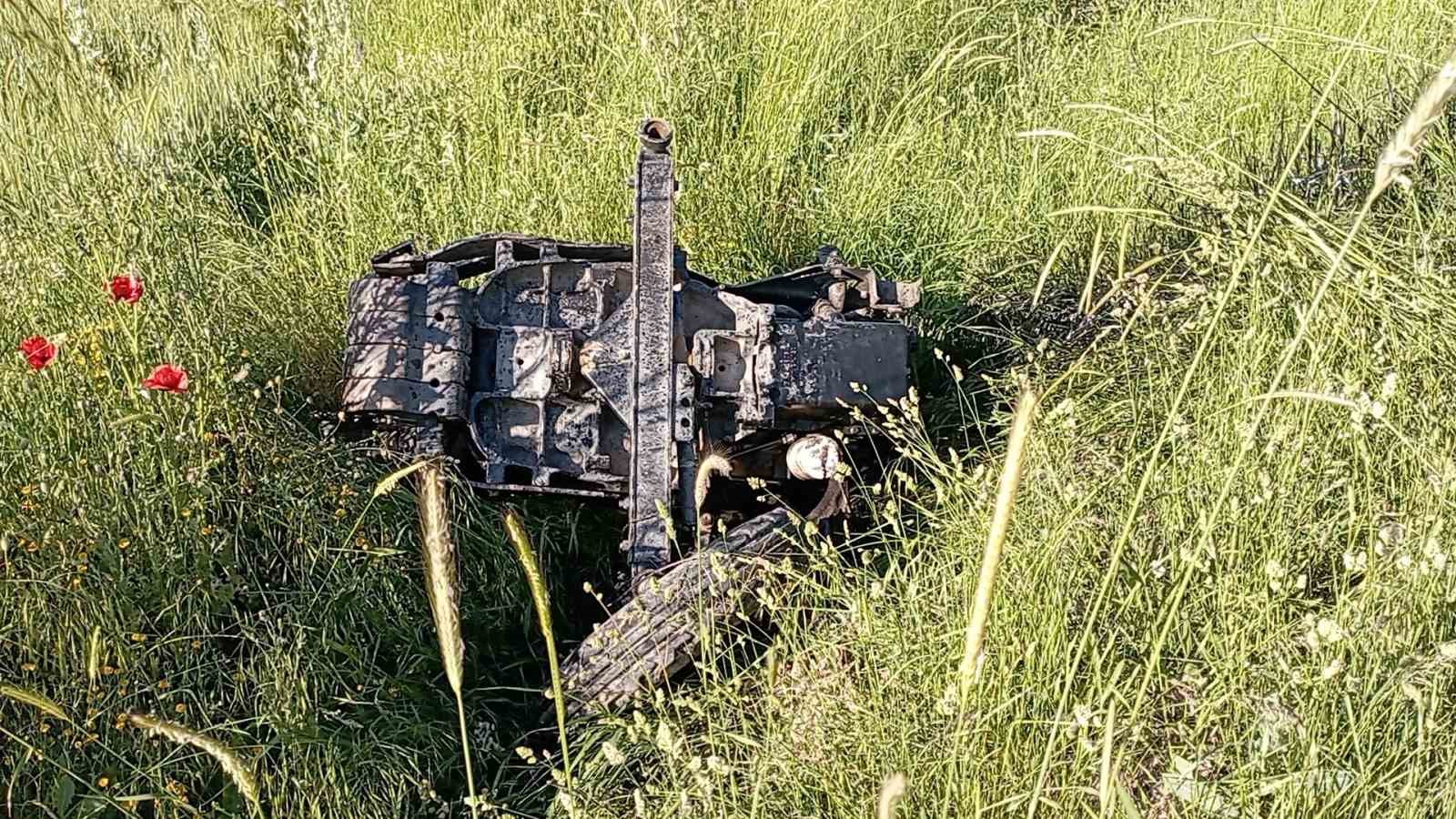 Tokat&rsquo;ta otomobil ile &ccedil;arpışan trakt&ouml;r ikiye b&ouml;l&uuml;nd&uuml;: 2 yaralı