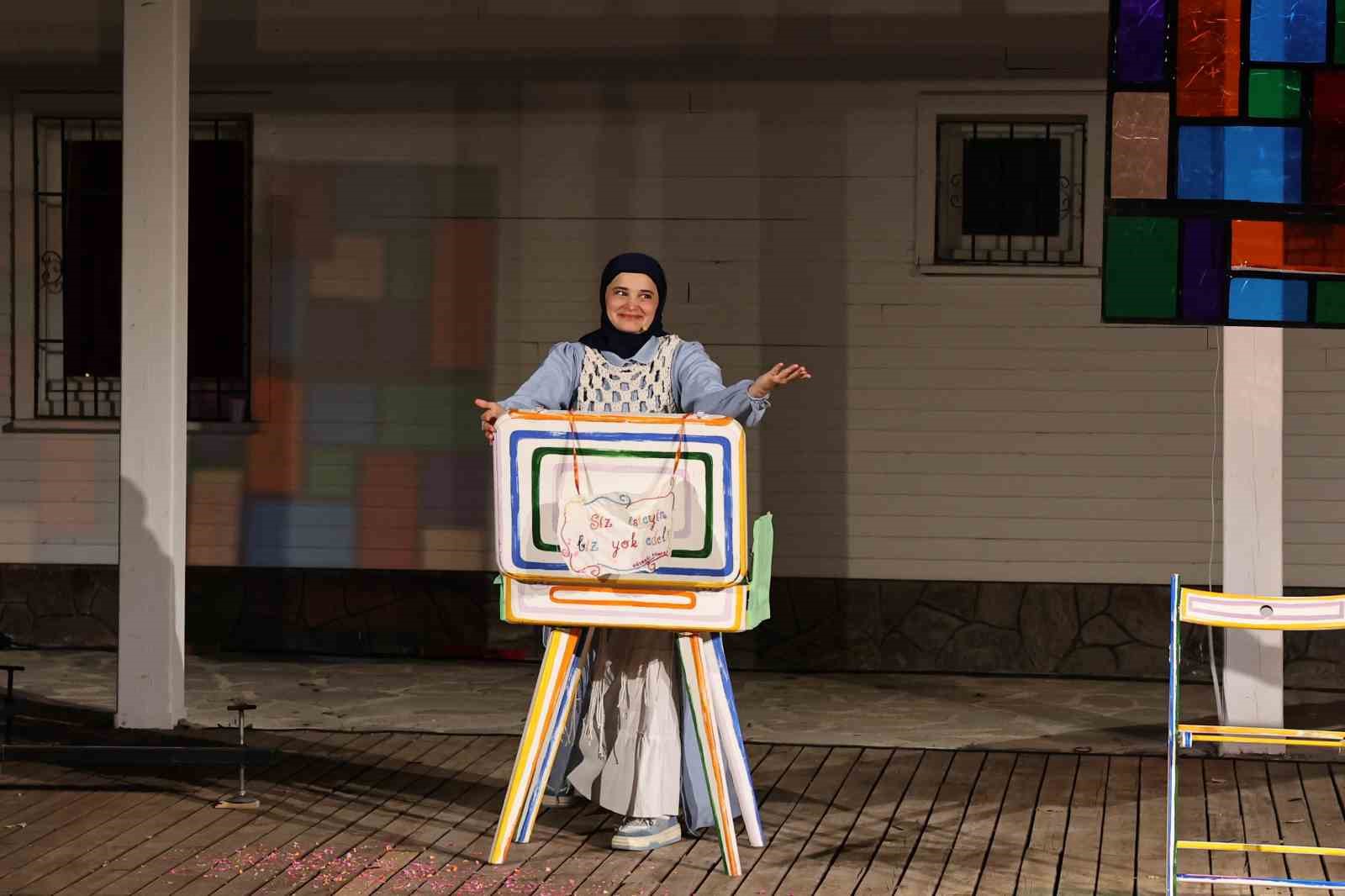 Kadın Oyunları Festivali "G&ouml;zbağcı" ile başladı